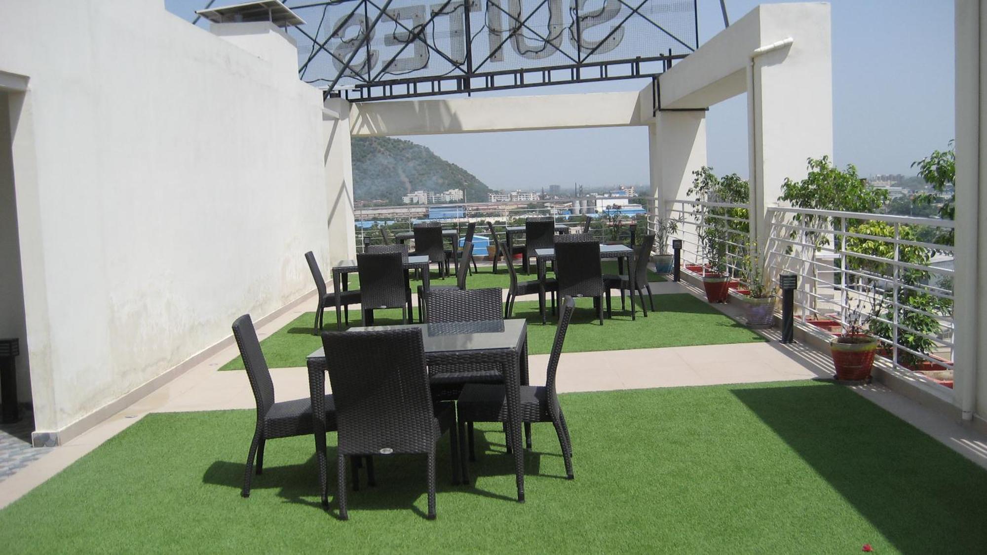 Starlit Suites Neemrana Luaran gambar
