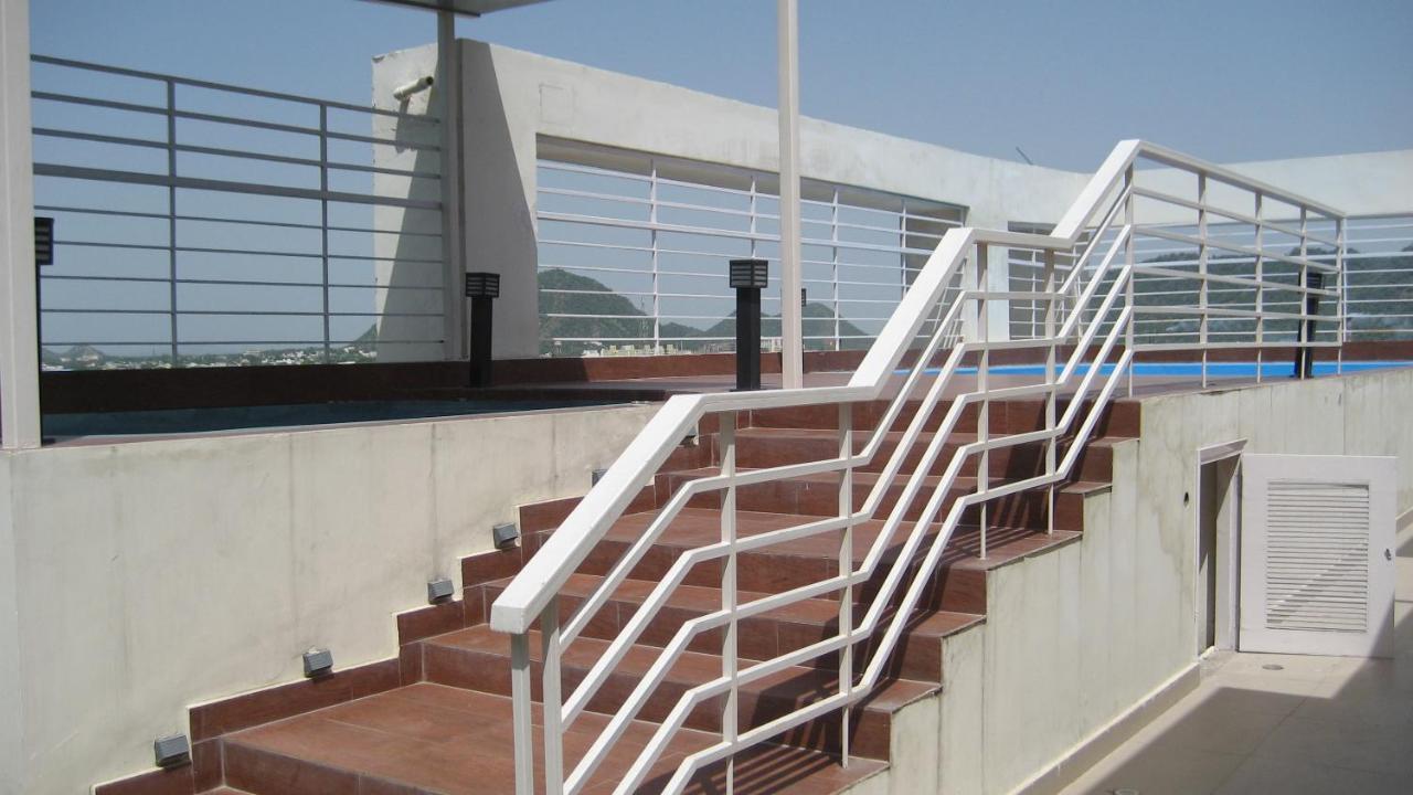 Starlit Suites Neemrana Luaran gambar