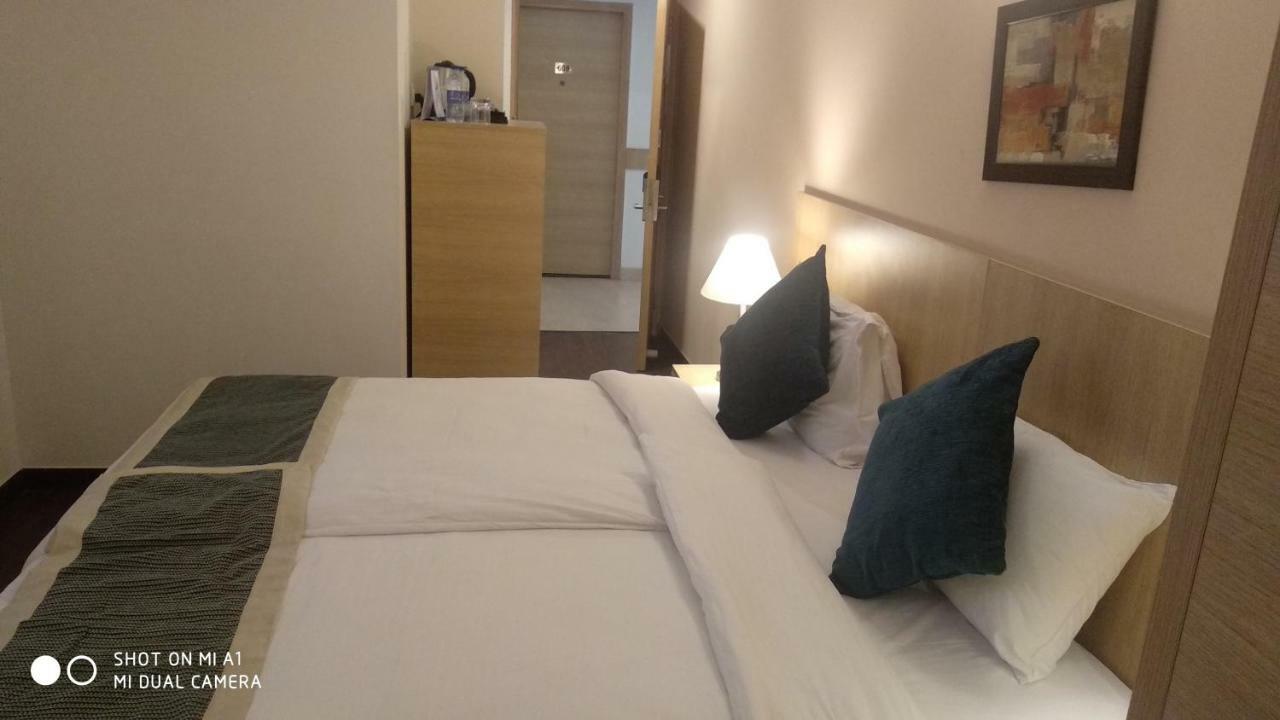 Starlit Suites Neemrana Luaran gambar